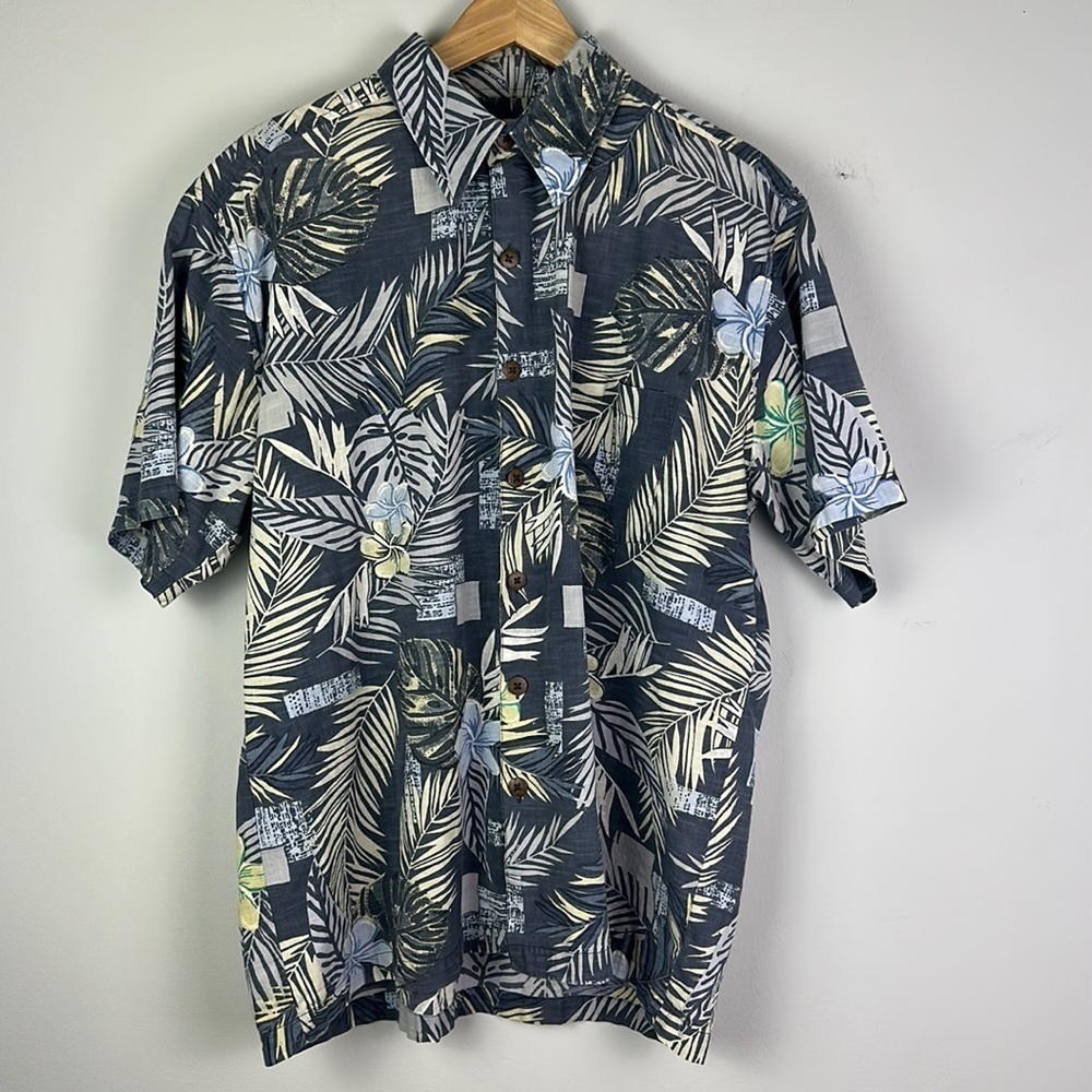 Hilo Hattie’s Mens Size L Hawaiian Print Wood Button Casual Shirt 100% Cotton